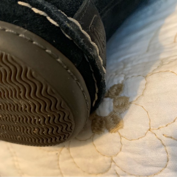 Sperry suede and Sherpa 8 hole moccasin boots - Picture 3 of 13